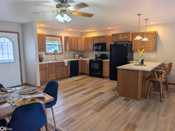 227 Westview Dr S, Rockwell, IA 50469