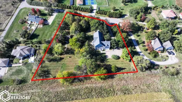 2105 Silverlakes CIR, Fairfield, IA 52556