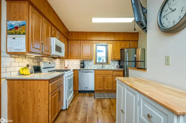 6 W Meadow LN, Marshalltown, IA 50158