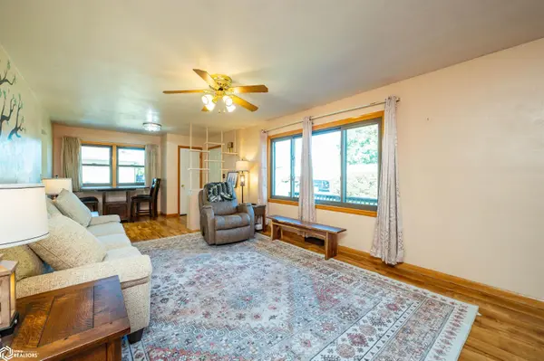 6 W Meadow LN, Marshalltown, IA 50158