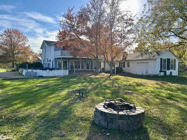 801 Curtis AVE, Chariton, IA 50049