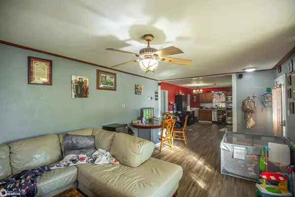 305 2Nd AVE, West Bend, IA 50597