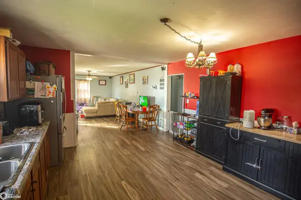 305 2Nd AVE, West Bend, IA 50597