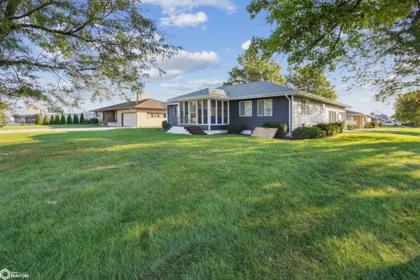 1918 S Center ST, Marshalltown, IA 50158
