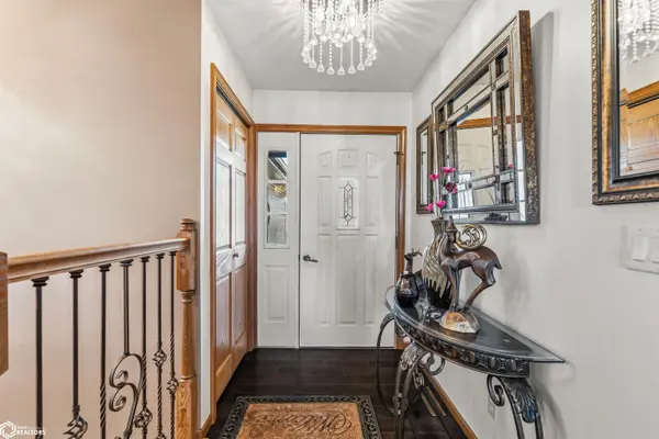 302 Richard LN, Marshalltown, IA 50158