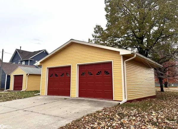 118 W 4Th ST, Kanawha, IA 50447