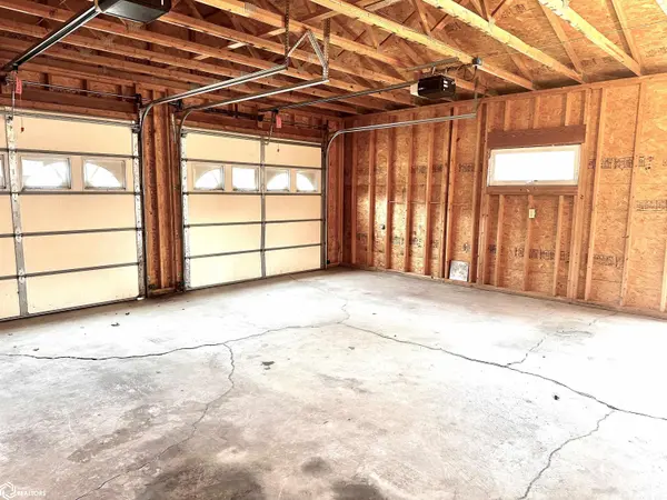 118 W 4Th ST, Kanawha, IA 50447