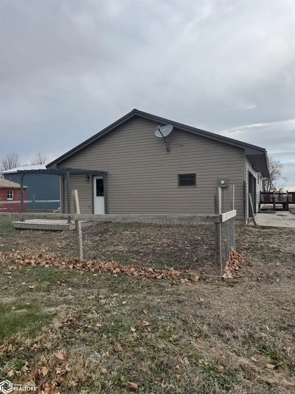 102 SE 3rd ST, Gilmore City, IA 50541
