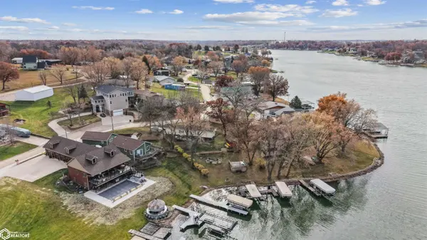 276 Center Point DR, Montezuma, IA 50171