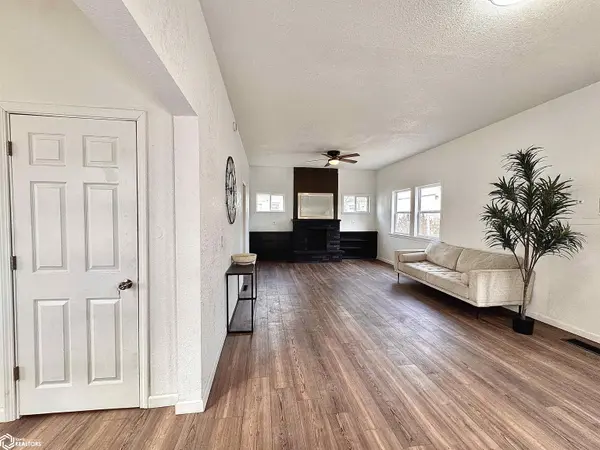 126 S Cooper AVE, Ottumwa, IA 52501