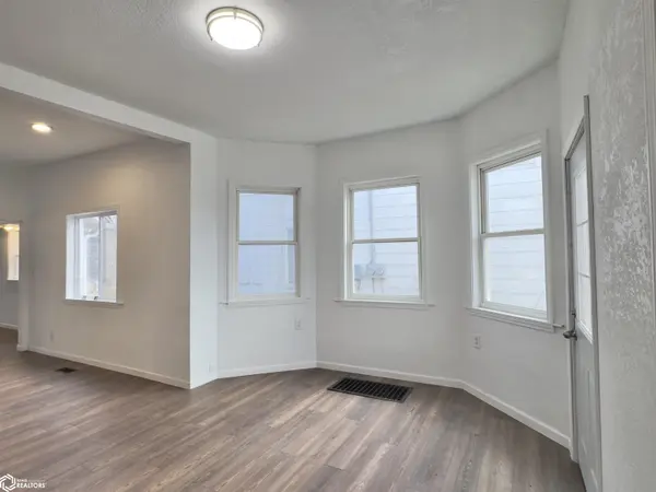 126 S Cooper AVE, Ottumwa, IA 52501