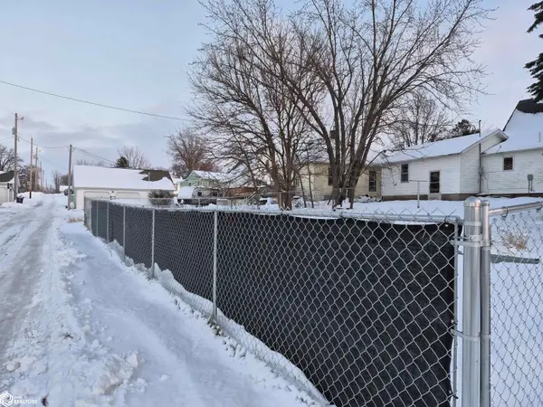 418 4Th ST, Victor, IA 52347