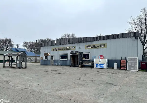 114 S Prairie ST, Russell, IA 50238