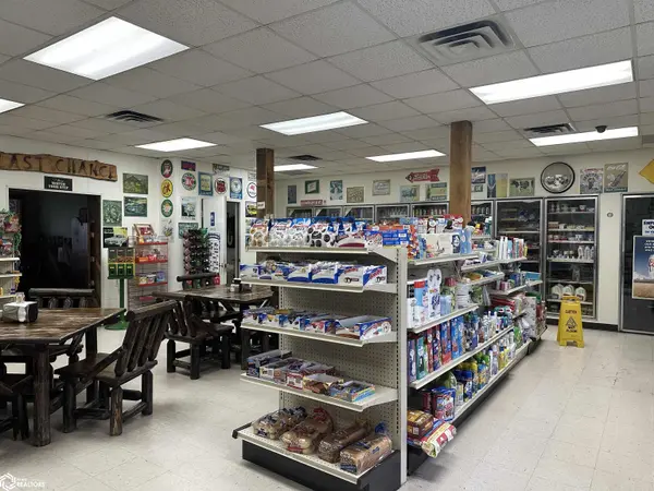 114 S Prairie ST, Russell, IA 50238
