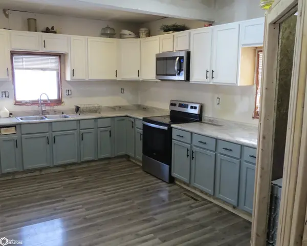 611 Broadway ST, Brooklyn, IA 52211