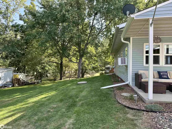 5090 County Public RD, Brooklyn, IA 52211