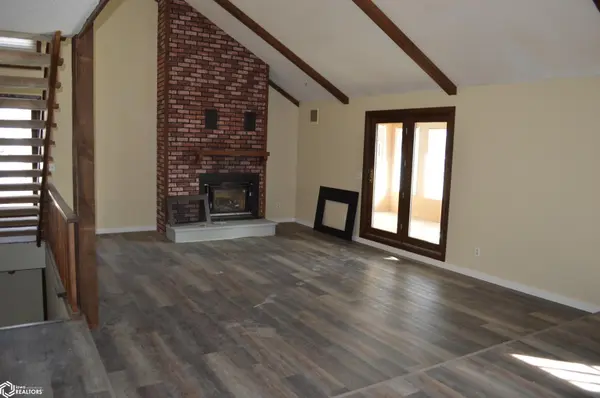 659 3rd PL, Mason City, IA 50401