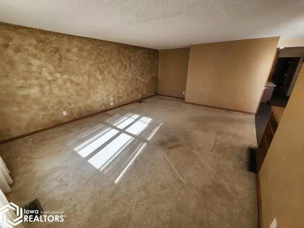 124 W 4th ST, Kanawha, IA 50447