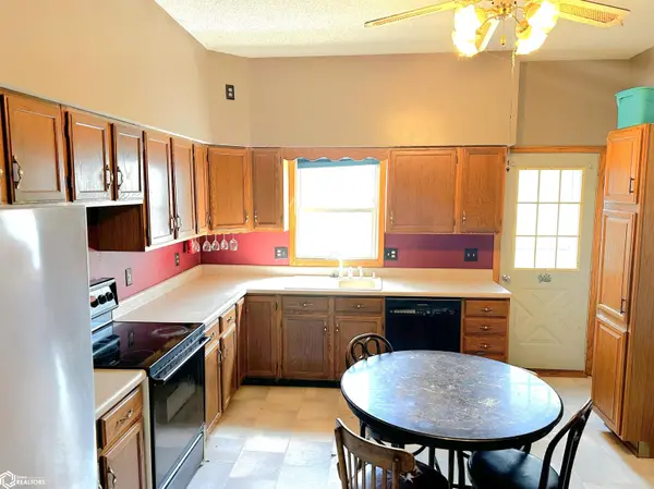 108 N Bloomfield AVE, Bloomfield, IA 52537