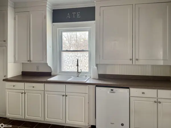 711 S 8th ST, Chariton, IA 50049