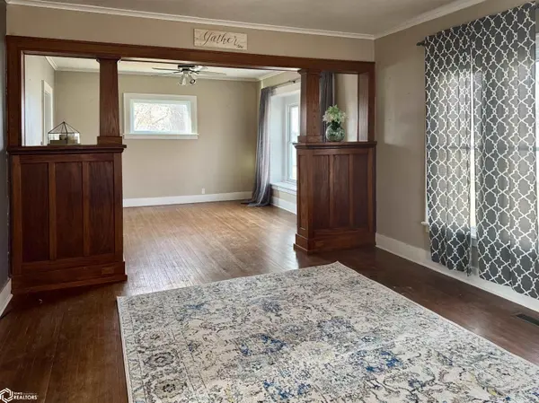 711 S 8th ST, Chariton, IA 50049