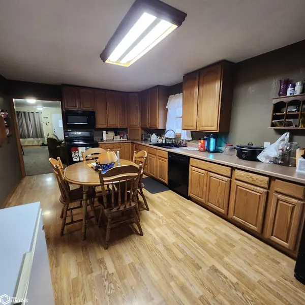500 W King St, Bradgate, IA 50520