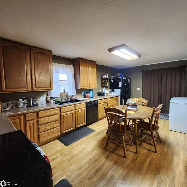 500 W King St, Bradgate, IA 50520