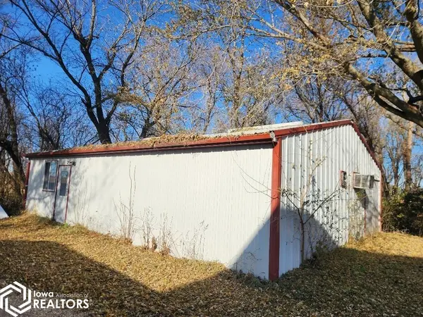 1401 110th ST, Kanawha, IA 50447