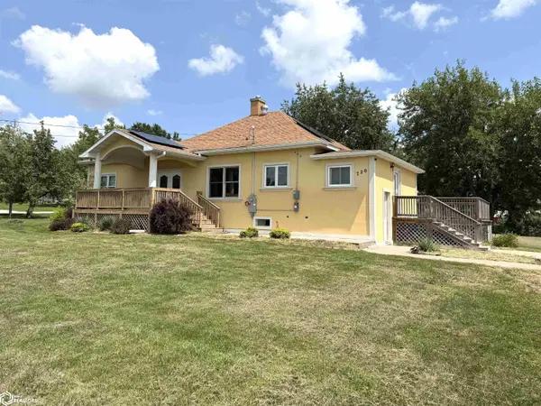 720 Northwestern AVE, Chariton, IA 50049