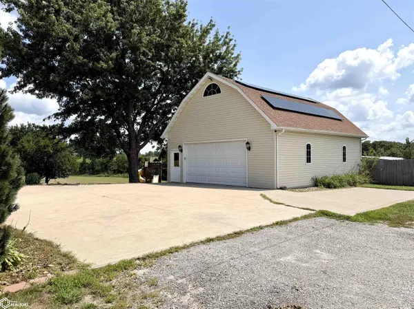 720 Northwestern AVE, Chariton, IA 50049