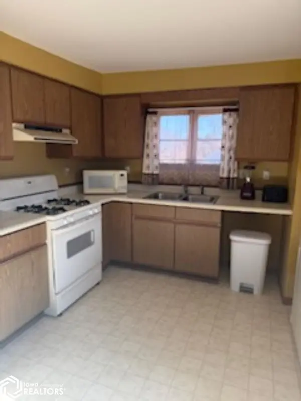 501 SHOQUOQUON DR, Burlington, IA 52601