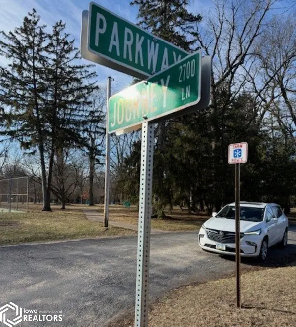 600 PARKWAY ST, Burlington, IA 52601