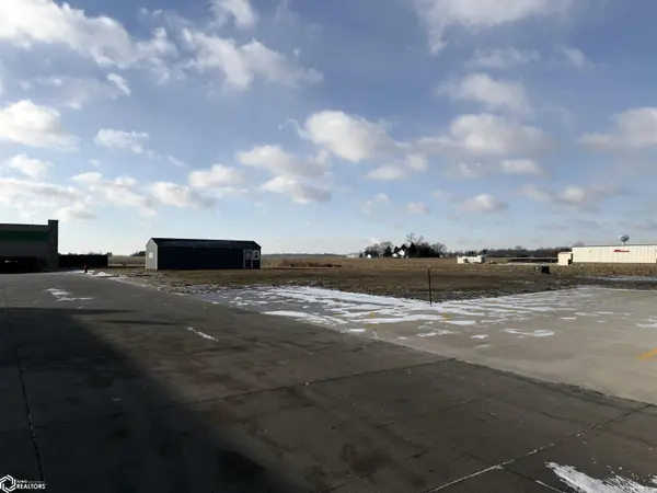 205 S Wiley AVE, Washington, IA 52353