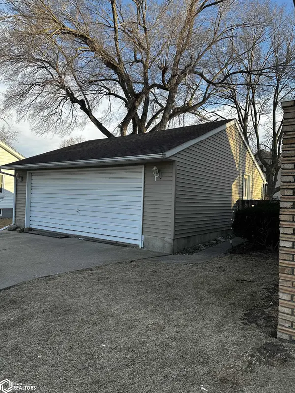 515 W Des Moines ST, Brooklyn, IA 52211