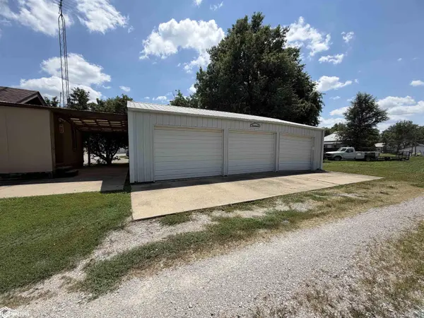 516 N 8Th ST, Centerville, IA 52544
