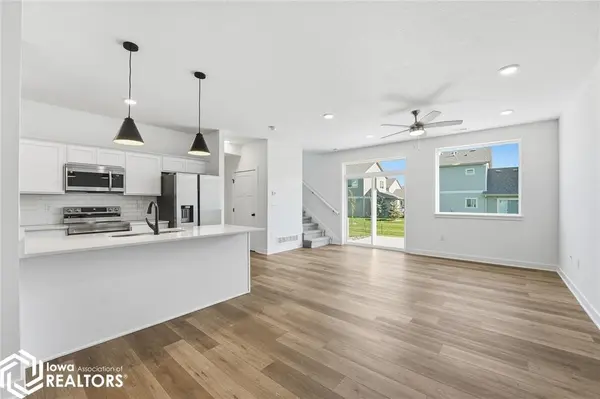 249 NW Waverly DR, Waukee, IA 50263