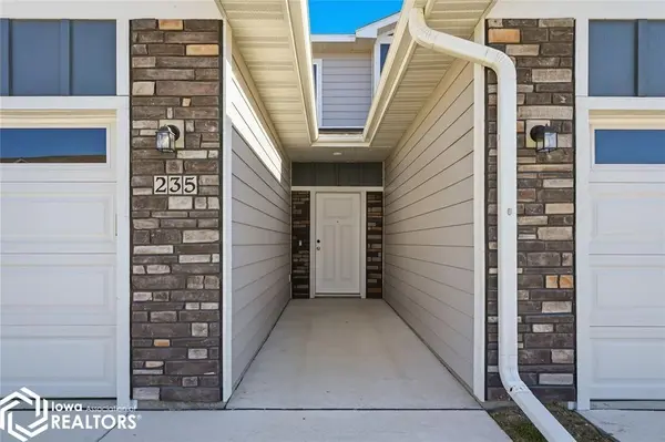 235 NW Waverly DR, Waukee, IA 50263