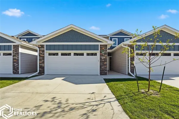 227 NW Waverly DR, Waukee, IA 50263