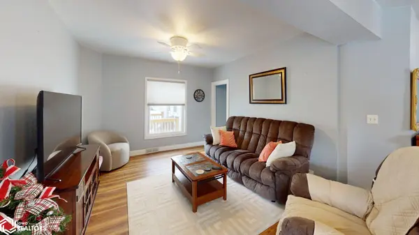 109 S 9th Street, Clear Lake, IA 50428
