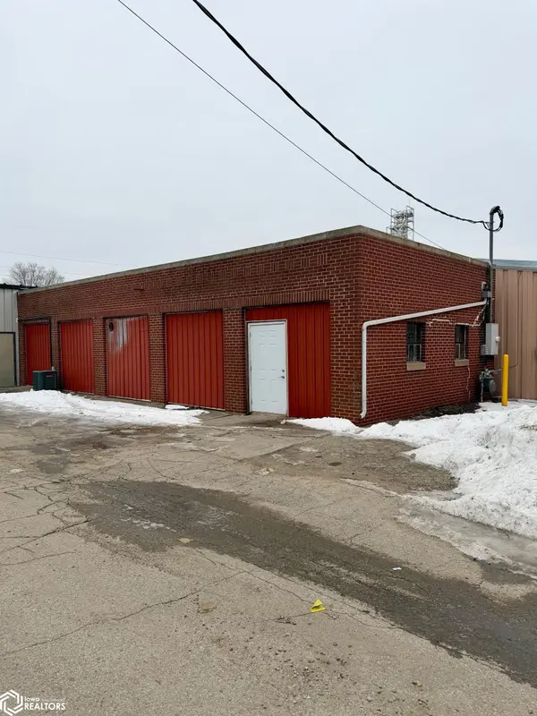 110 1St ST, Clarion, IA 50525
