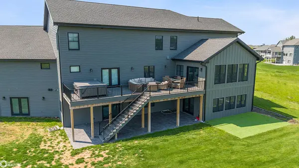 100 Coventry Ct, Clear Lake, IA 50428