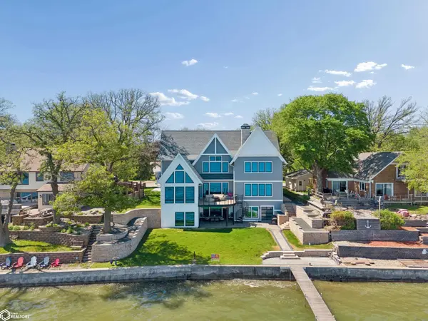 1811 N Shore DR, Clear Lake, IA 50428