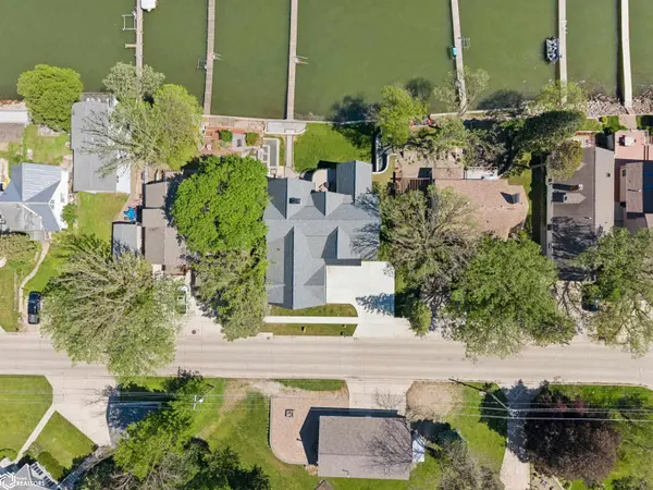 1811 N Shore DR, Clear Lake, IA 50428