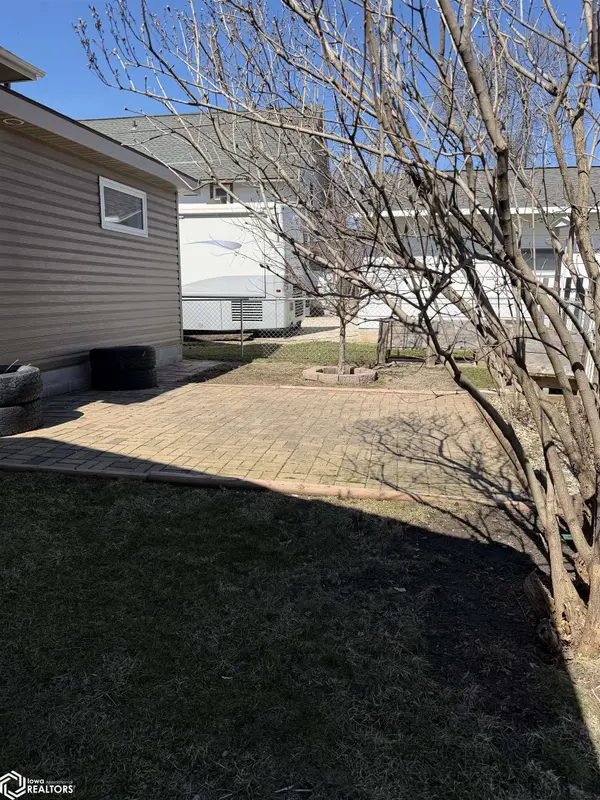 107 10th St. N., Humboldt, IA 50548