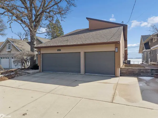 1823 N Shore DR, Clear Lake, IA 50428