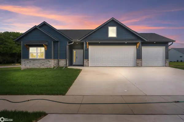 2320 Heritage LN, Iowa Falls, IA 50126