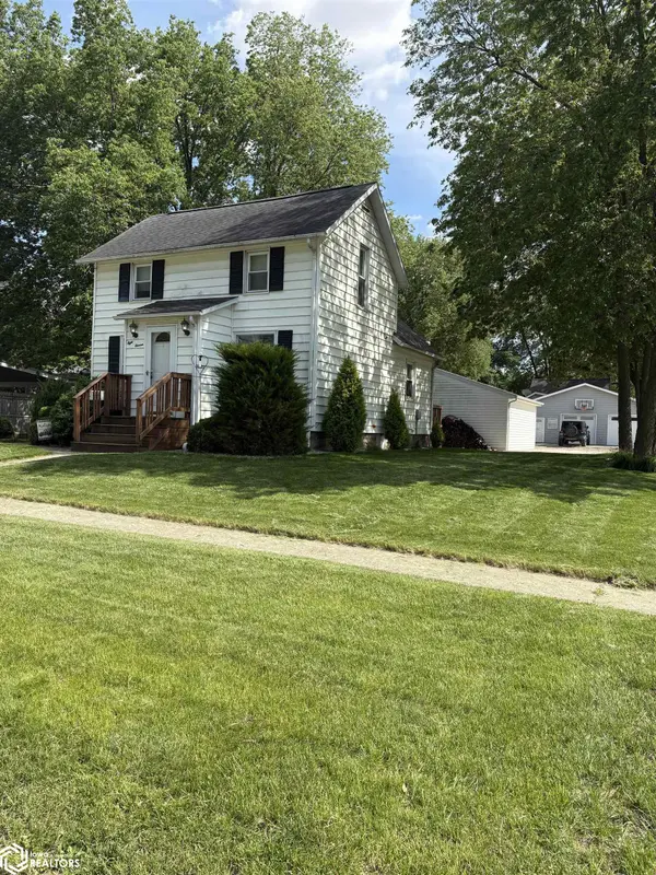 811 1st AVE, Clear Lake, IA 50428