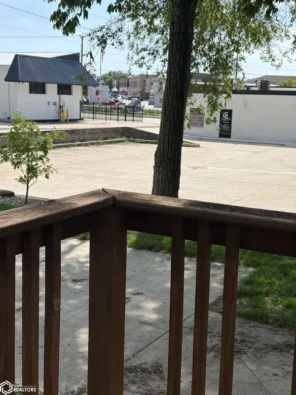 811 1st AVE, Clear Lake, IA 50428