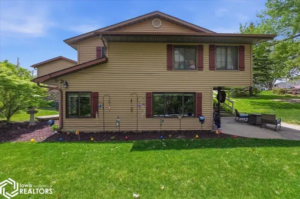 1275 Holiday LN #1, Brooklyn, IA 52211