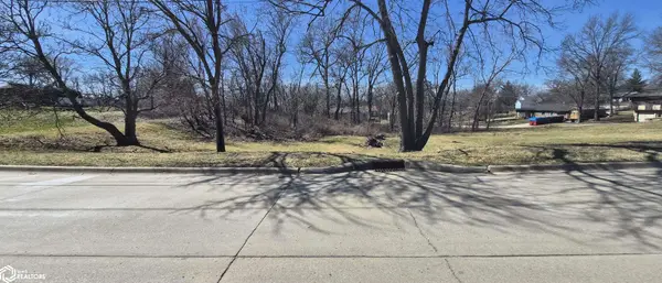 536 N 3rd ST, Centerville, IA 52544